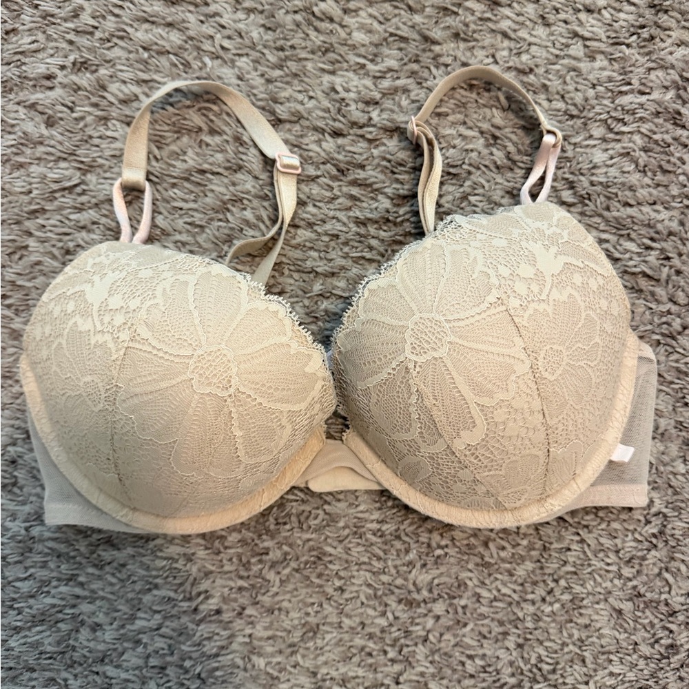 Victoria’s Secret Very Sexy Lace Floral Push-Up Bra in Nude